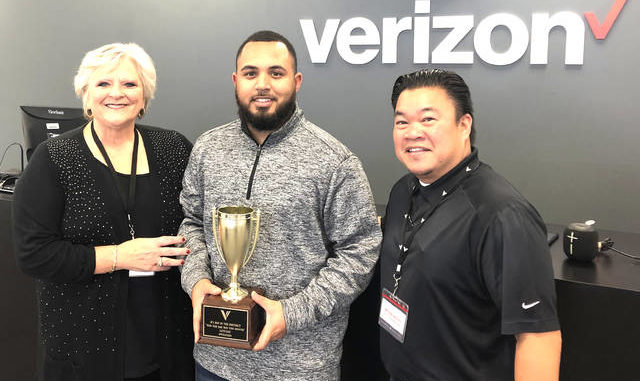 Local Verizon associate receives award for top sales | Laurinburg Exchange