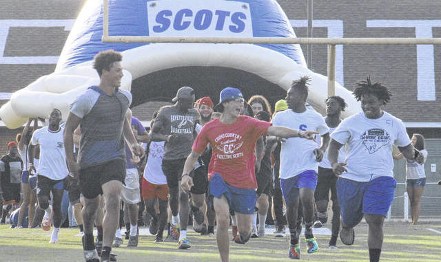 Players, cheerleaders get first look at new tunnel - Laurinburg Exchange