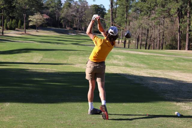 Joe Burrow's foundation holds first golf fundraiser with big guests