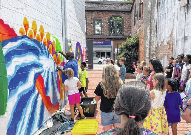 Tennessee Titans Unveil New Downtown Mural